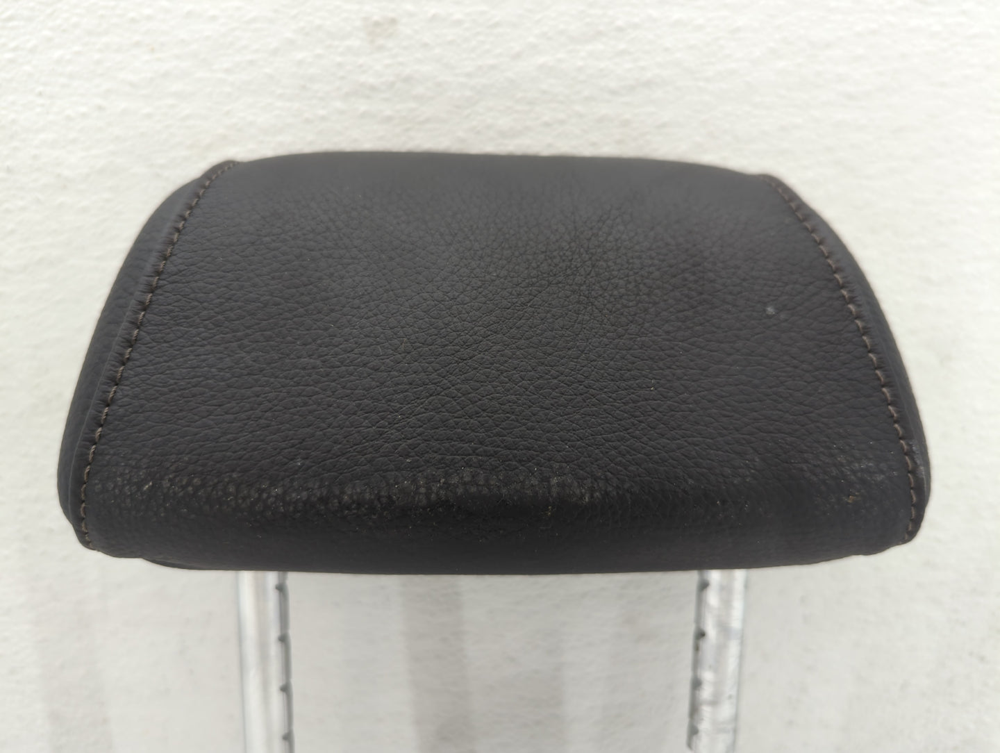 2007-2013 Bmw 328i Headrest Head Rest Front Driver Passenger Seat Fits Fits 2007 2008 2009 2010 2011 2012 2013 OEM Used Auto