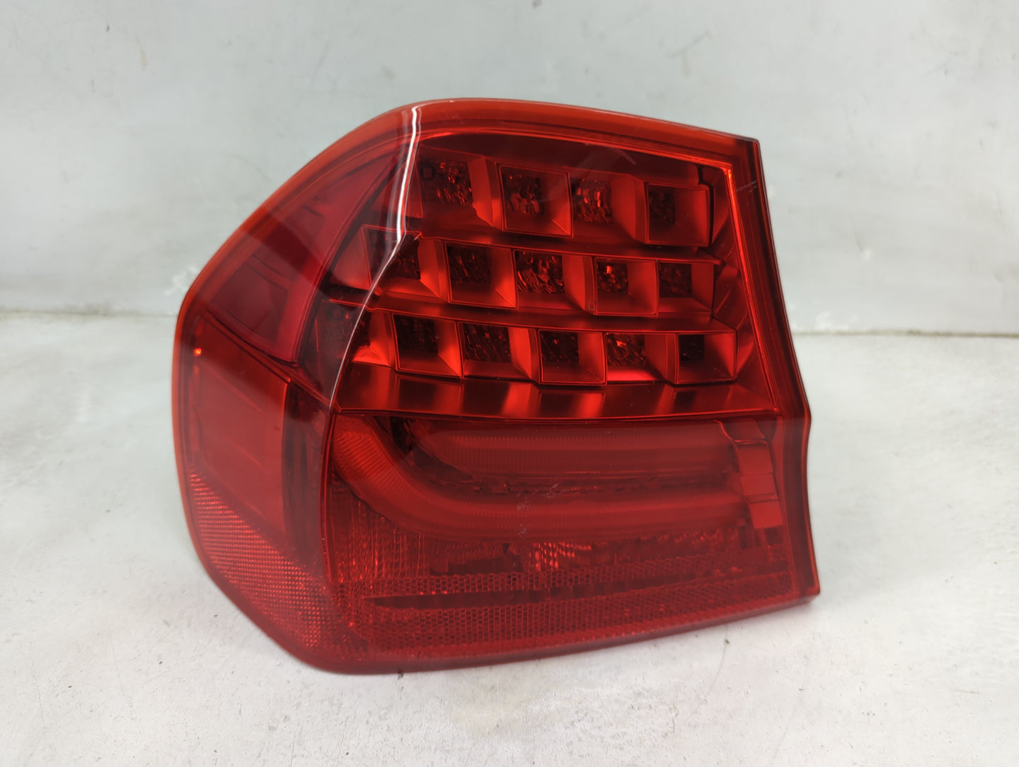 2011 Bmw 328i Xdrive Tail Light Assembly Driver Left OEM Fits Fits 2009 2010 OEM Used Auto Parts - Oemusedautoparts1.com