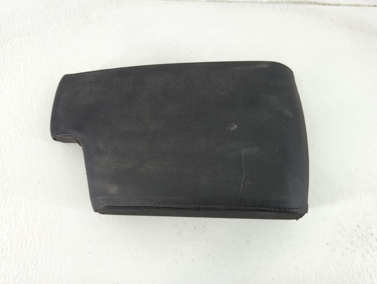 2009-2011 Bmw 335i Center Console Armrest Cover Lid Fits Fits 2009 2010 2011 OEM Used Auto Parts - Oemusedautoparts1.com
