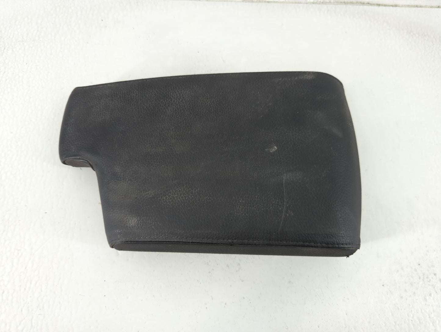 2009-2011 Bmw 335i Center Console Armrest Cover Lid Fits Fits 2009 2010 2011 OEM Used Auto Parts - Oemusedautoparts1.com