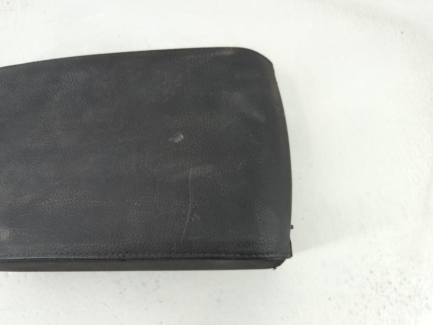 2009-2011 Bmw 335i Center Console Armrest Cover Lid Fits Fits 2009 2010 2011 OEM Used Auto Parts - Oemusedautoparts1.com