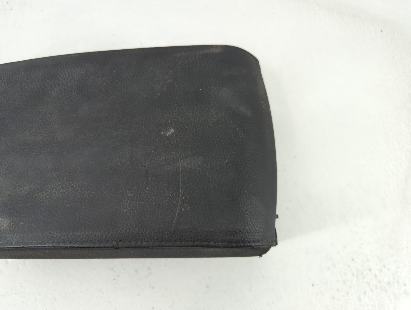 2009-2011 Bmw 335i Center Console Armrest Cover Lid Fits Fits 2009 2010 2011 OEM Used Auto Parts - Oemusedautoparts1.com