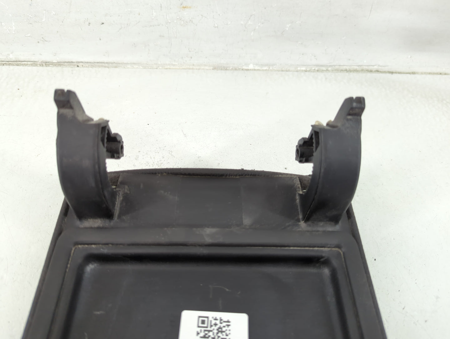 2009-2011 Bmw 335i Center Console Armrest Cover Lid Fits Fits 2009 2010 2011 OEM Used Auto Parts - Oemusedautoparts1.com