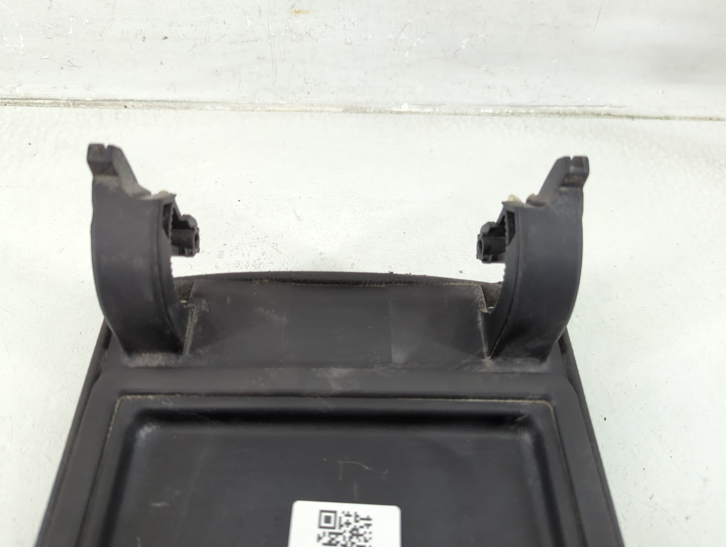 2009-2011 Bmw 335i Center Console Armrest Cover Lid Fits Fits 2009 2010 2011 OEM Used Auto Parts - Oemusedautoparts1.com