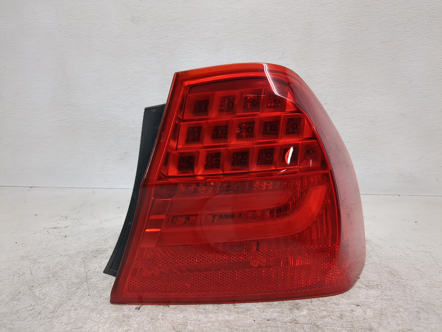 2009-2011 Bmw 335i Tail Light Assembly Passenger Right OEM Fits Fits 2009 2010 2011 OEM Used Auto Parts - Oemusedautoparts1.