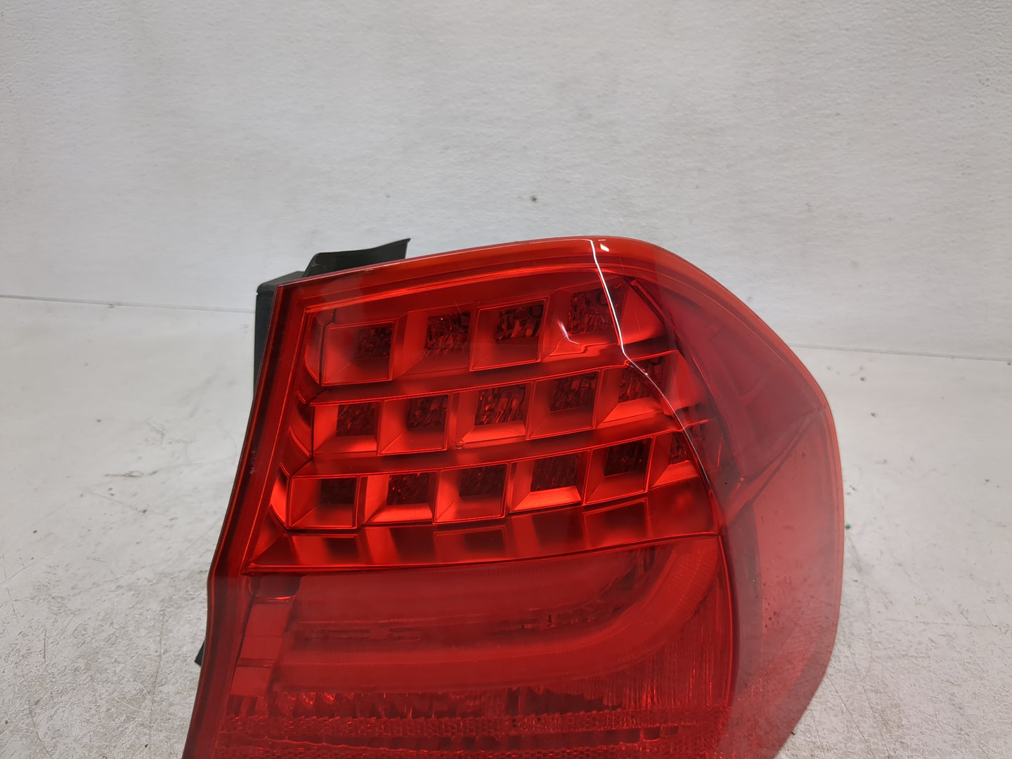 2009-2011 Bmw 335i Tail Light Assembly Passenger Right OEM Fits Fits 2009 2010 2011 OEM Used Auto Parts - Oemusedautoparts1.