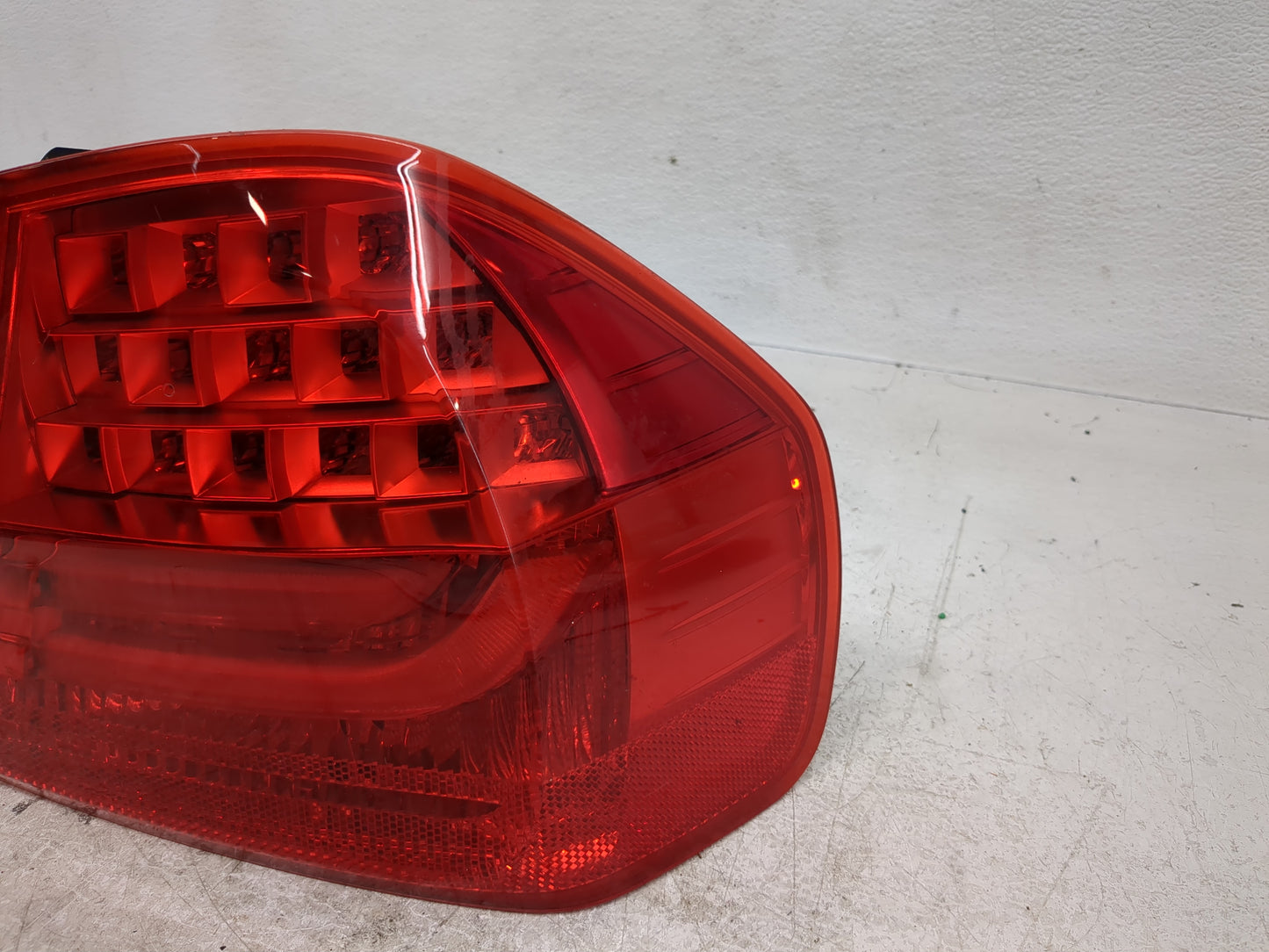 2009-2011 Bmw 335i Tail Light Assembly Passenger Right OEM Fits Fits 2009 2010 2011 OEM Used Auto Parts - Oemusedautoparts1.