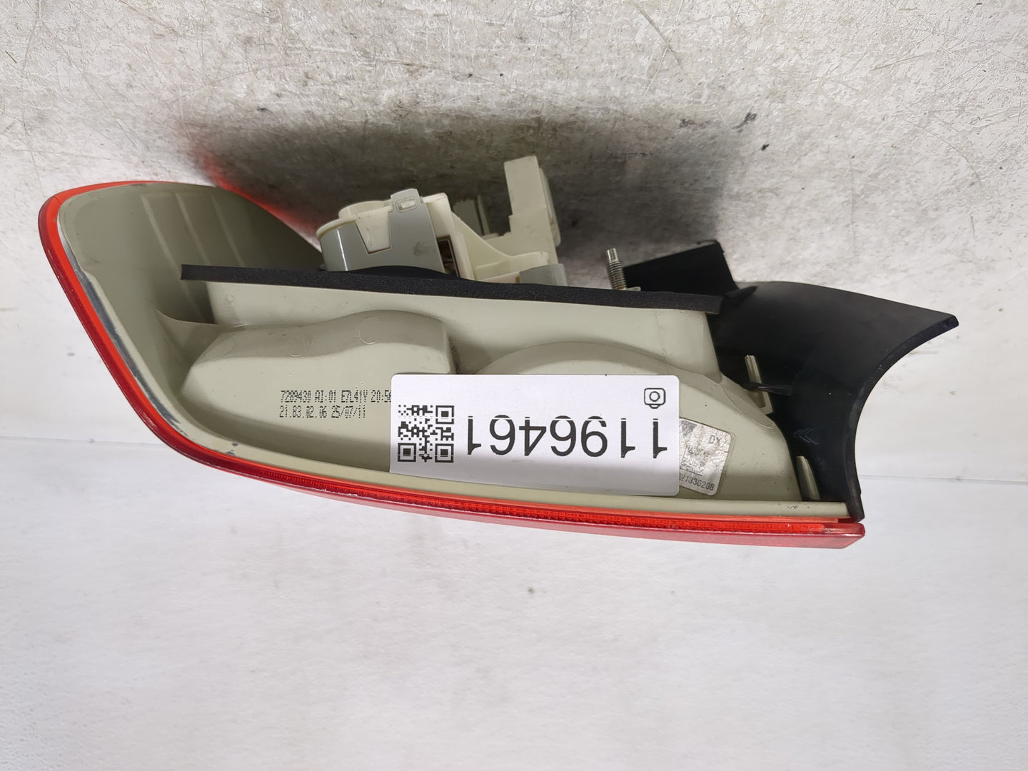2009-2011 Bmw 335i Tail Light Assembly Passenger Right OEM Fits Fits 2009 2010 2011 OEM Used Auto Parts - Oemusedautoparts1.