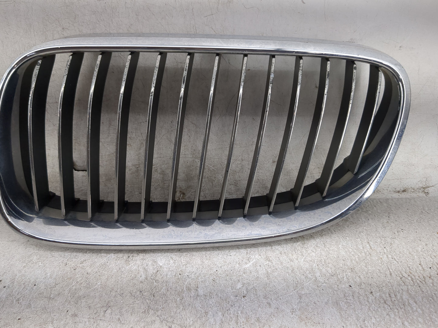 2011-2013 Bmw 335i Front Grille Bumper Not Included - Oemusedautoparts1.com