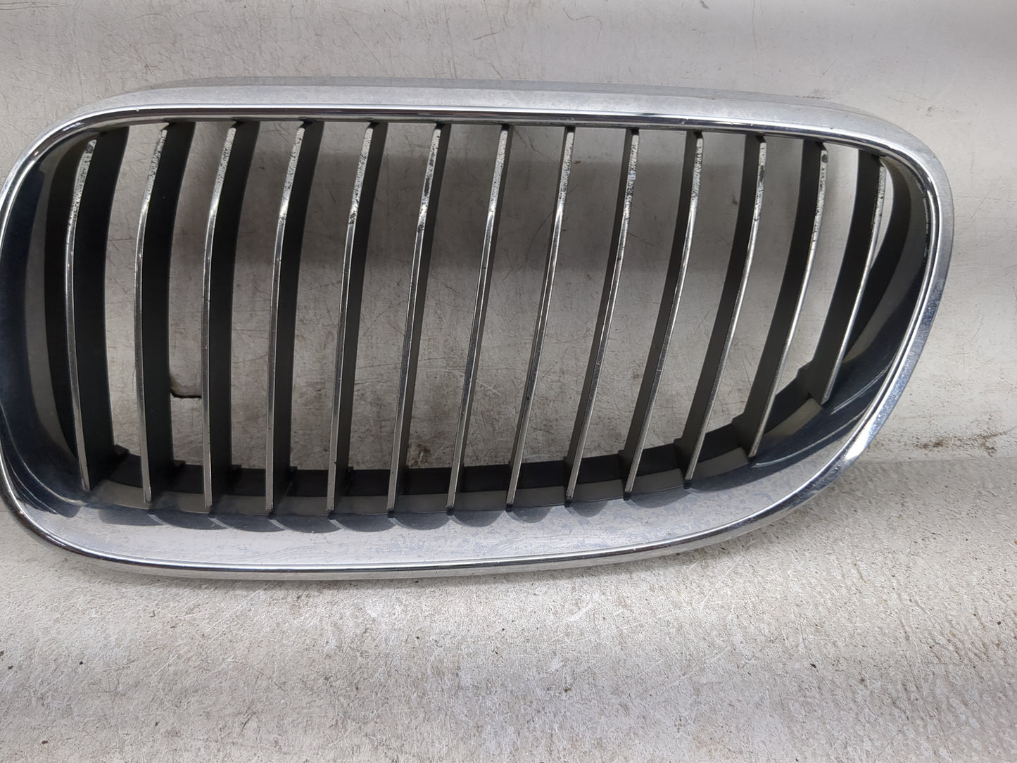 2011-2013 Bmw 335i Front Grille Bumper Not Included - Oemusedautoparts1.com