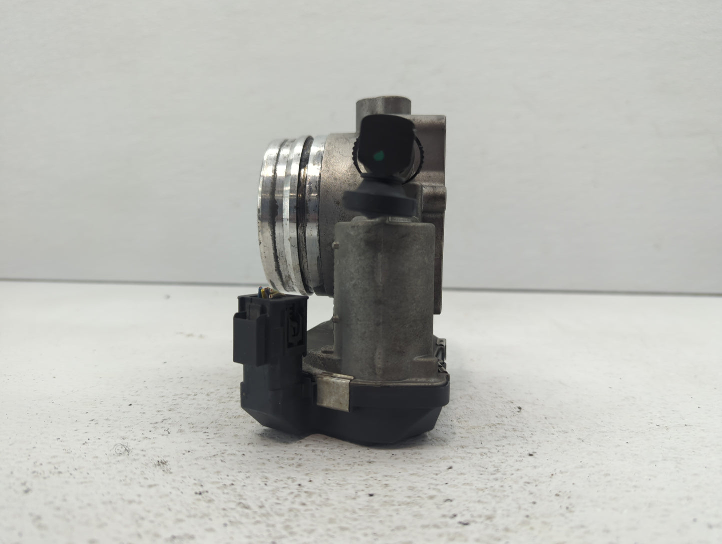 2011-2015 Bmw 335i Throttle Body P/N:1354 7597871-01 1354 7597871-03 Fits OEM Used Auto Parts - Oemusedautoparts1.com