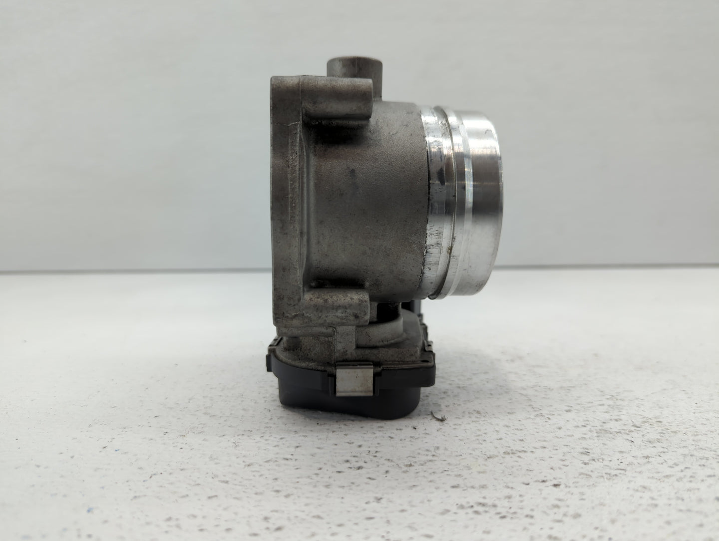 2011-2015 Bmw 335i Throttle Body P/N:1354 7597871-01 1354 7597871-03 Fits OEM Used Auto Parts - Oemusedautoparts1.com