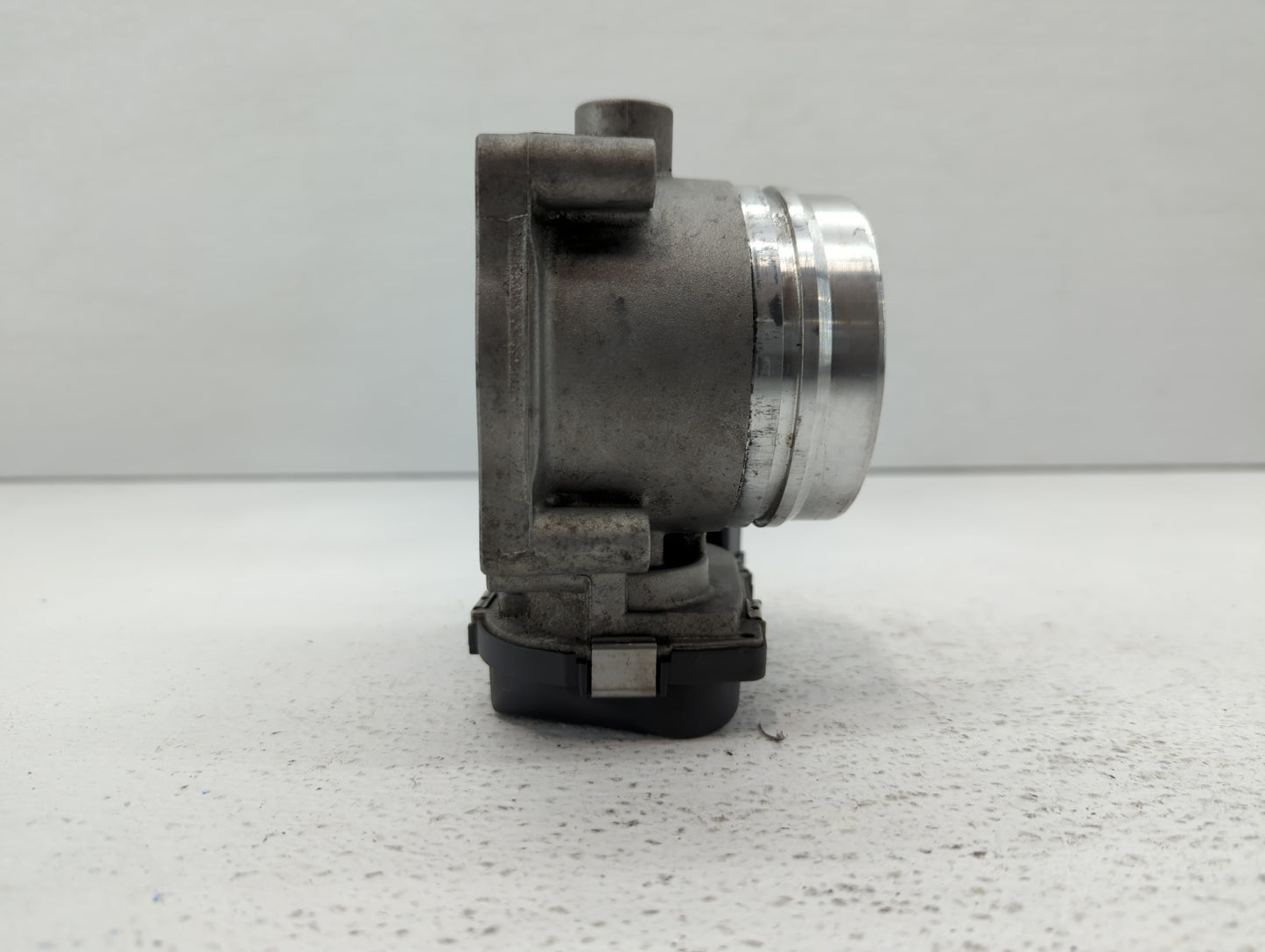 2011-2015 Bmw 335i Throttle Body P/N:1354 7597871-01 1354 7597871-03 Fits OEM Used Auto Parts - Oemusedautoparts1.com
