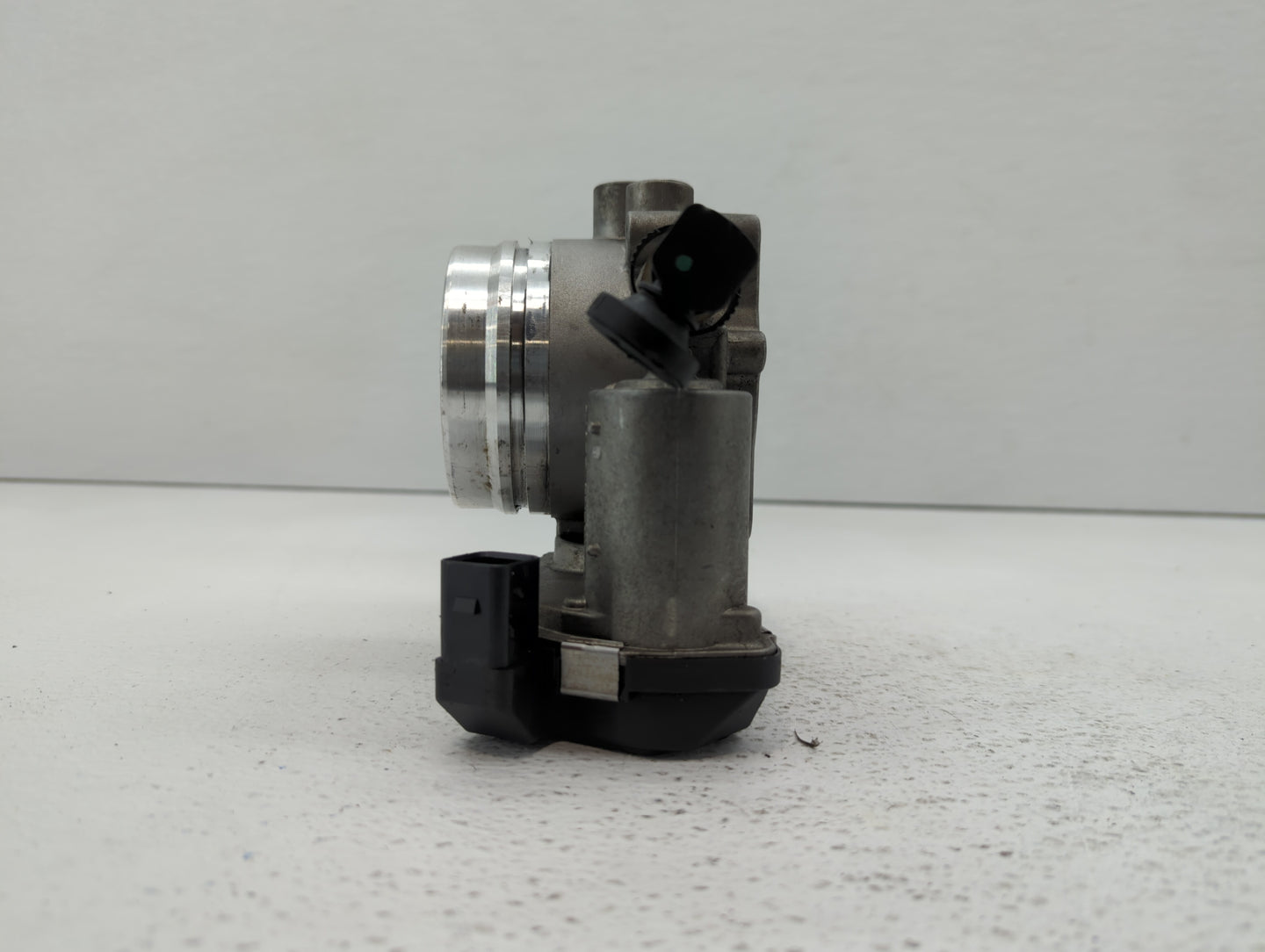 2011-2015 Bmw 335i Throttle Body P/N:1354 7597871-01 1354 7597871-03 Fits OEM Used Auto Parts - Oemusedautoparts1.com