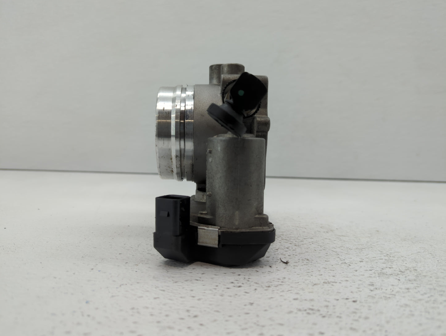 2011-2015 Bmw 335i Throttle Body P/N:1354 7597871-01 1354 7597871-03 Fits OEM Used Auto Parts - Oemusedautoparts1.com