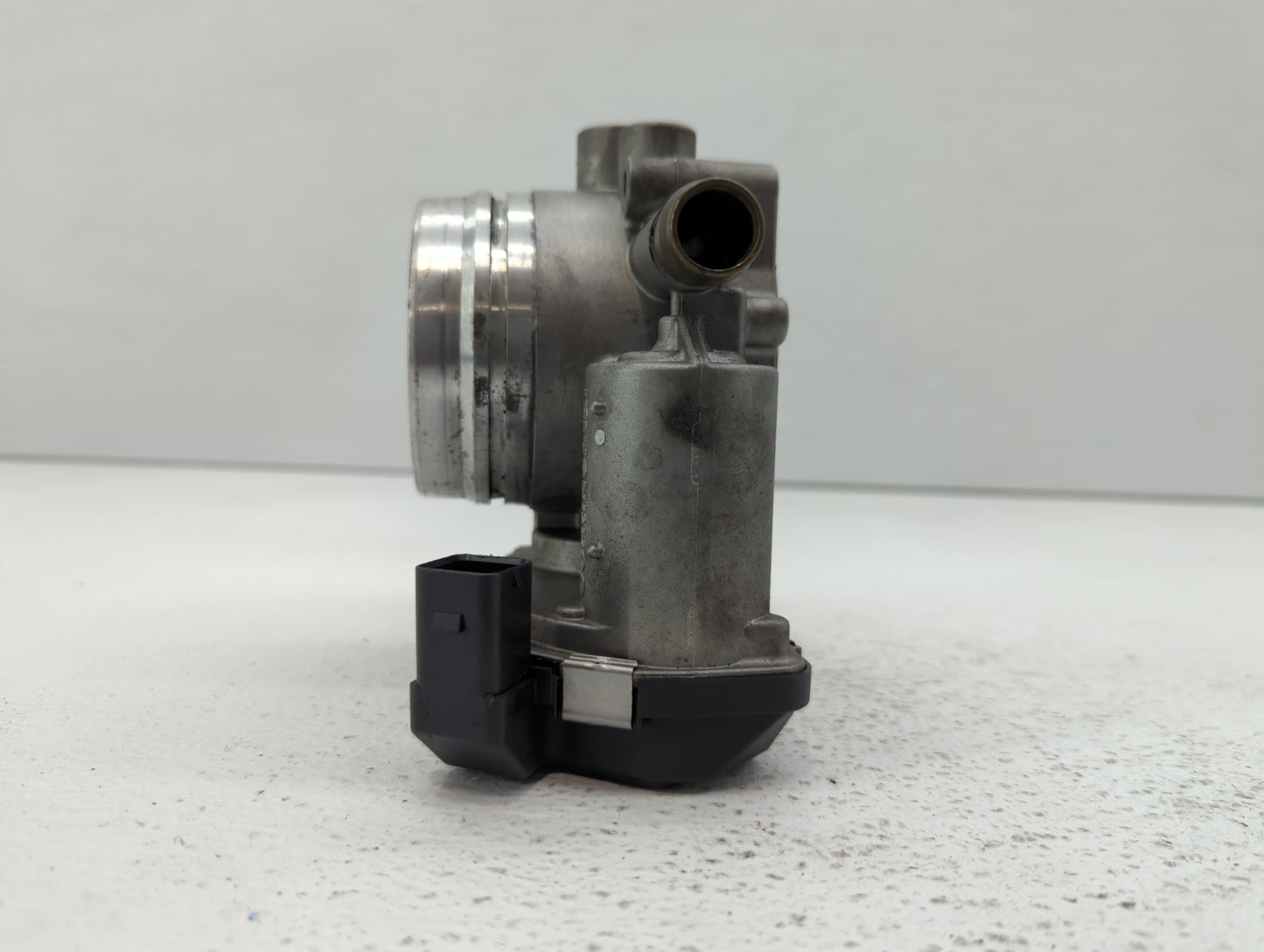 2011-2015 Bmw 335i Throttle Body P/N:1354 7597871-01 1354 7597871-03 Fits OEM Used Auto Parts - Oemusedautoparts1.com