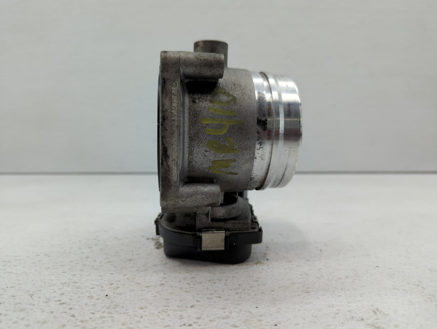 2011-2015 Bmw 335i Throttle Body P/N:1354 7597871-01 1354 7597871-03 Fits OEM Used Auto Parts - Oemusedautoparts1.com