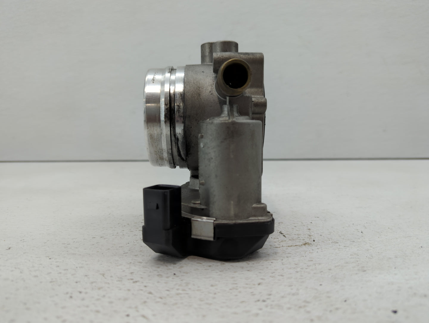 2011-2015 Bmw 335i Throttle Body P/N:1354 7597871-01 1354 7597871-03 Fits OEM Used Auto Parts - Oemusedautoparts1.com