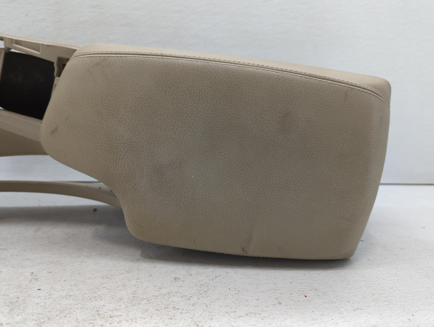 2011 Bmw 335i Center Floor Console P/N:9 218 909 Fits OEM Used Auto Parts - Oemusedautoparts1.com