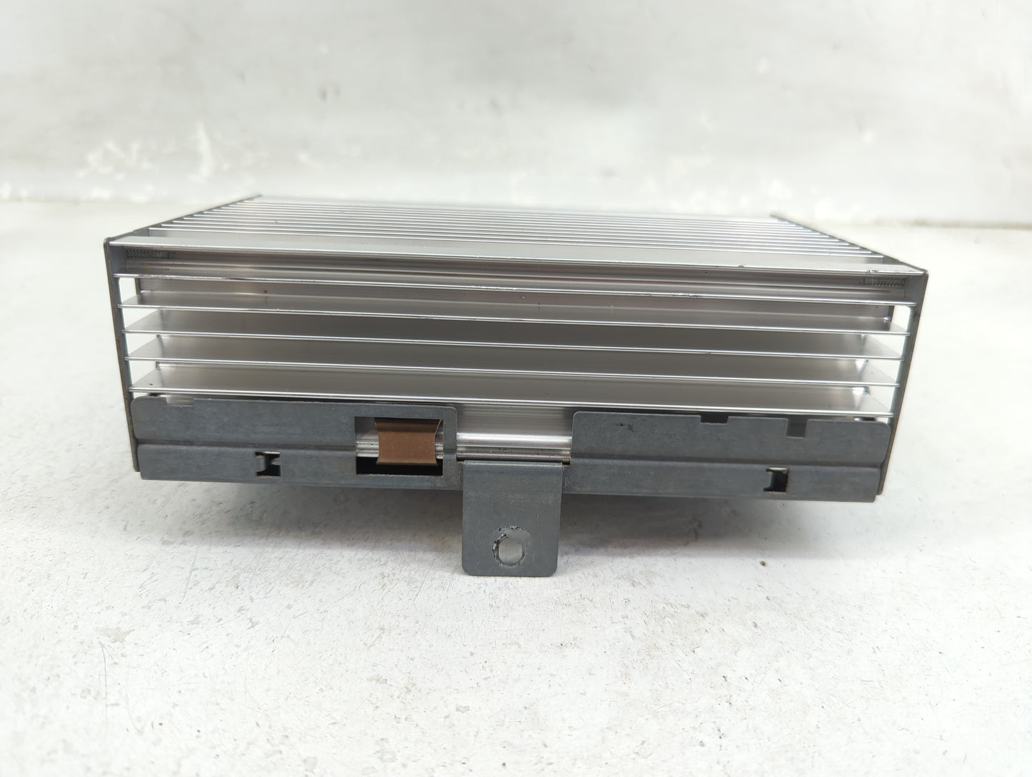 2011 Bmw 528i Radio AM FM Cd Player Receiver Replacement P/N:9239388 BE B093, 100991-14 Fits OEM Used Auto Parts - Oemusedau