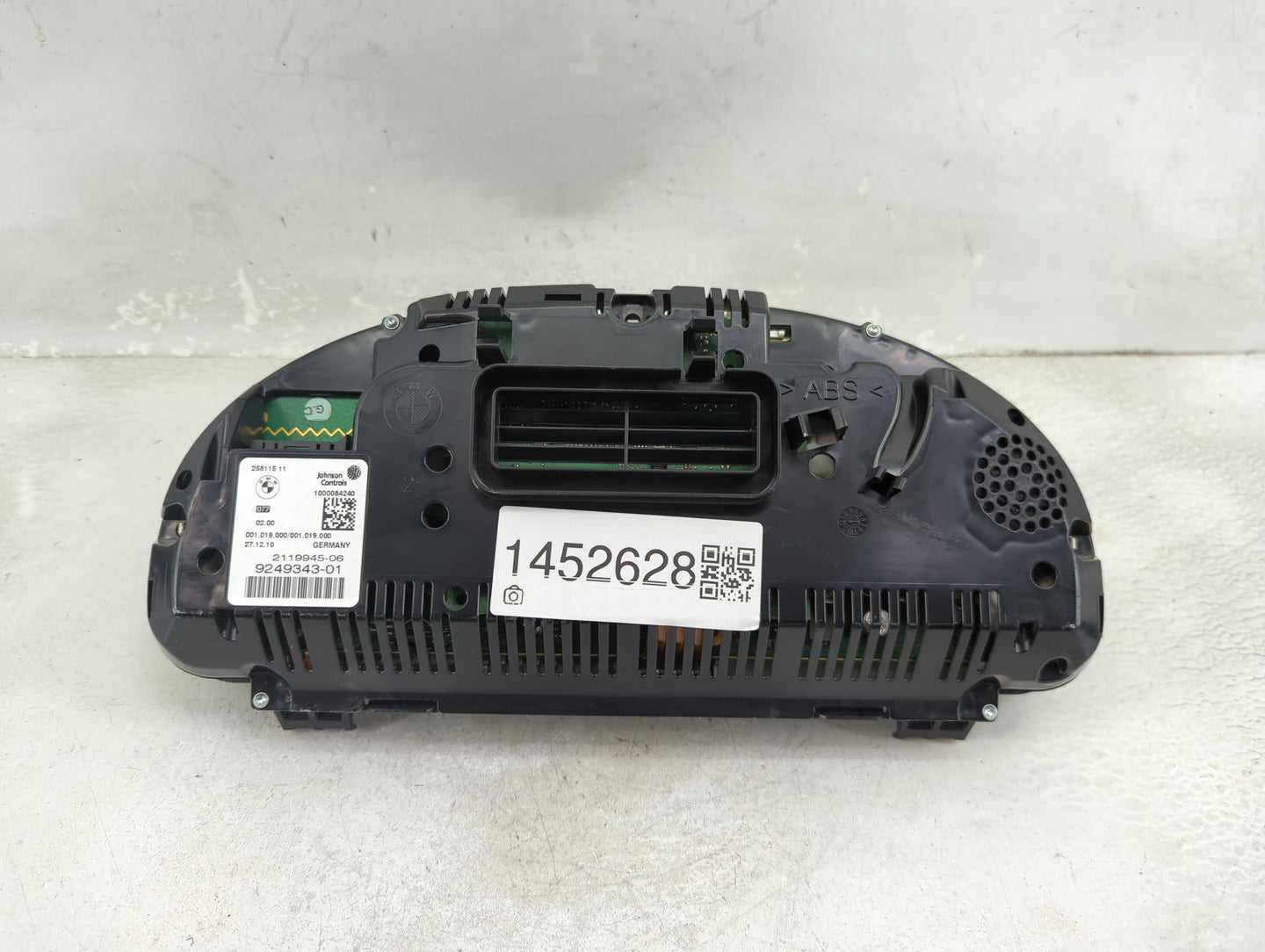 2011 Bmw 528i Instrument Cluster Speedometer Gauges P/N:9249343-01 1000084240, 2119945-06 Miles:81K Fits OEM Used Auto Parts