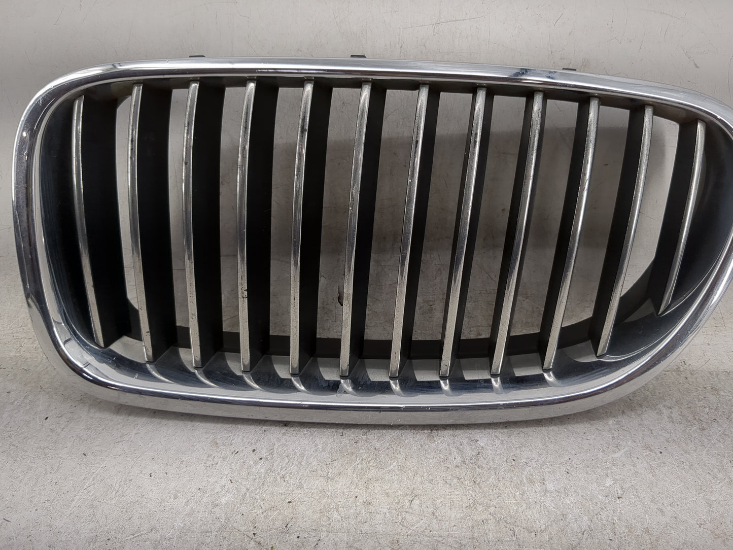 2011-2013 Bmw 528i Front Grille Bumper Not Included 1459890 - Oemusedautoparts1.com