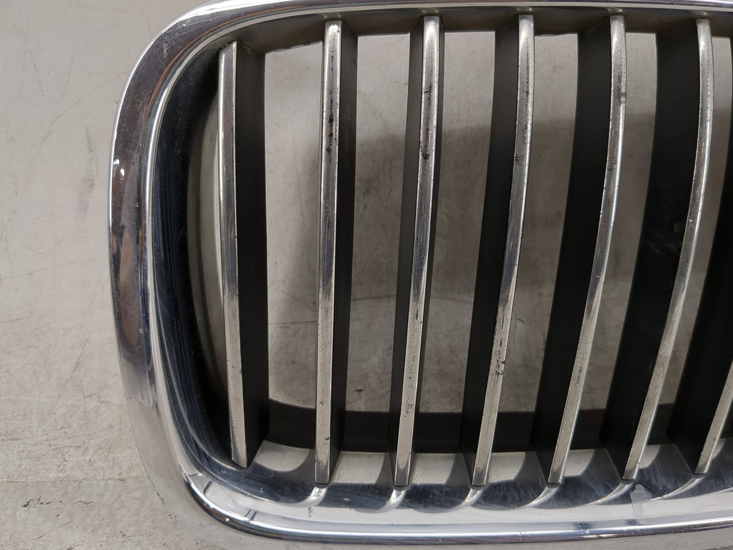 2011-2013 Bmw 528i Front Grille Bumper Not Included 1459890 - Oemusedautoparts1.com