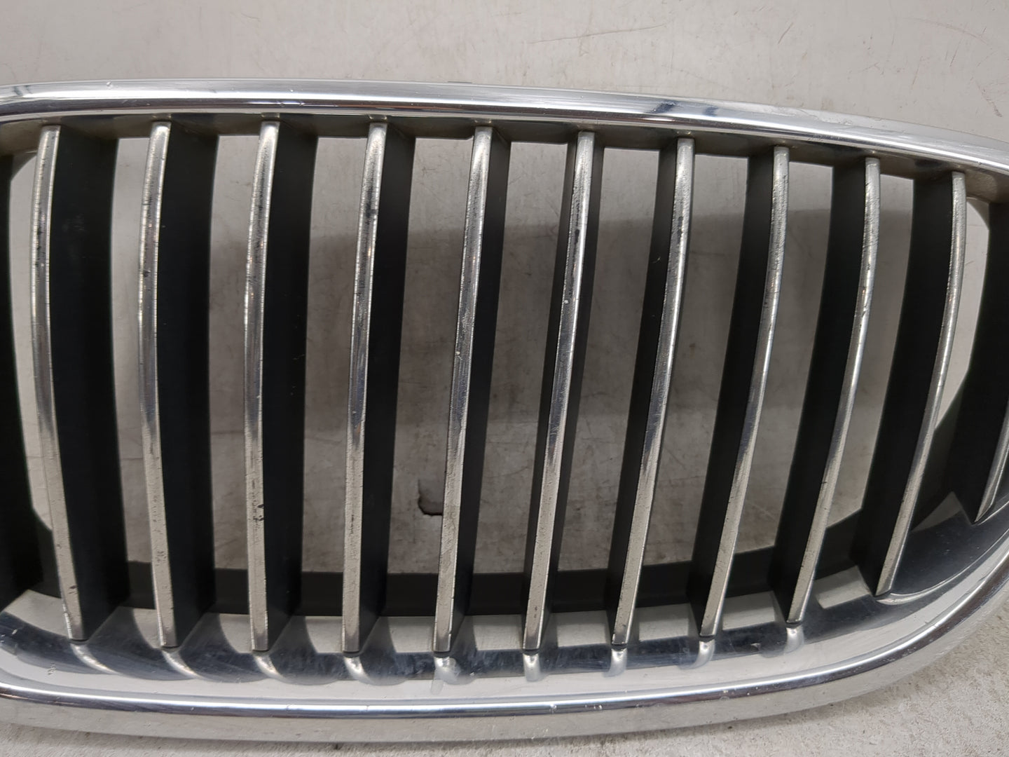 2011-2013 Bmw 528i Front Grille Bumper Not Included 1459890 - Oemusedautoparts1.com