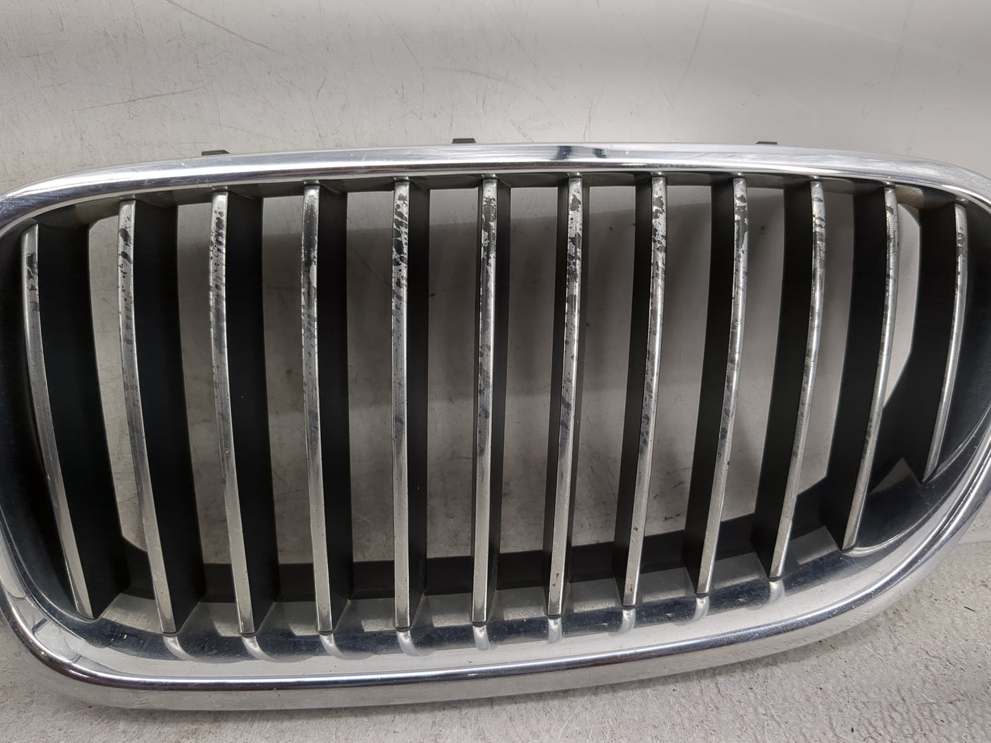 2011-2013 Bmw 528i Front Grille Bumper Not Included 1459896 - Oemusedautoparts1.com