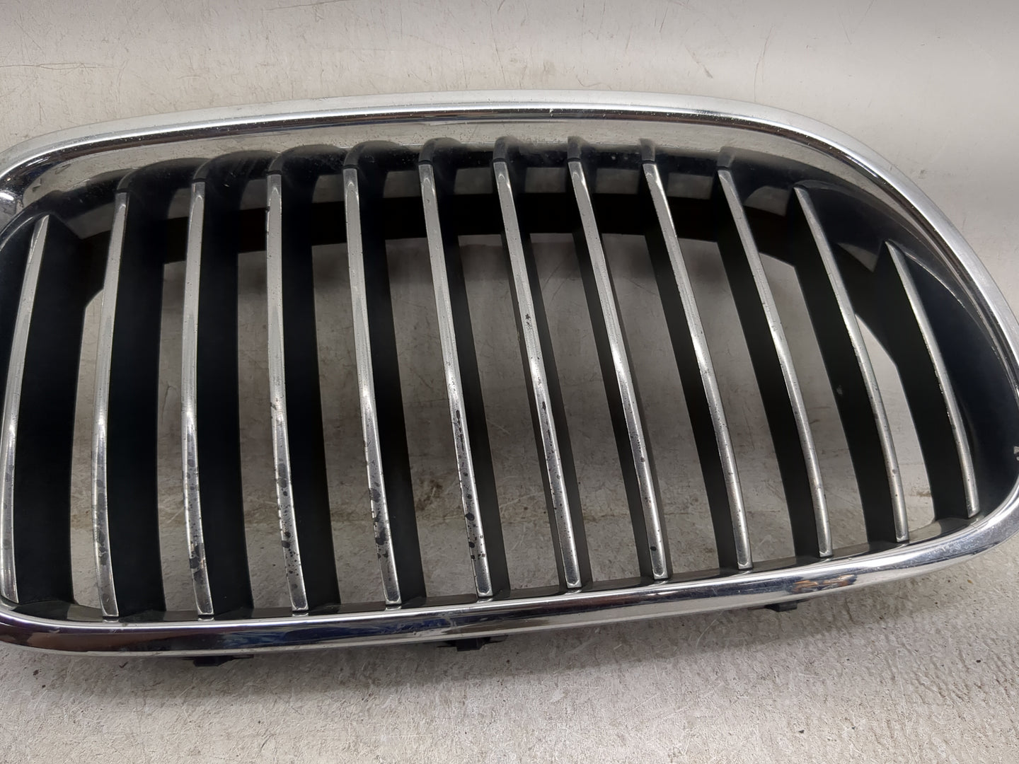 2011-2013 Bmw 528i Front Grille Bumper Not Included 1459988 - Oemusedautoparts1.com