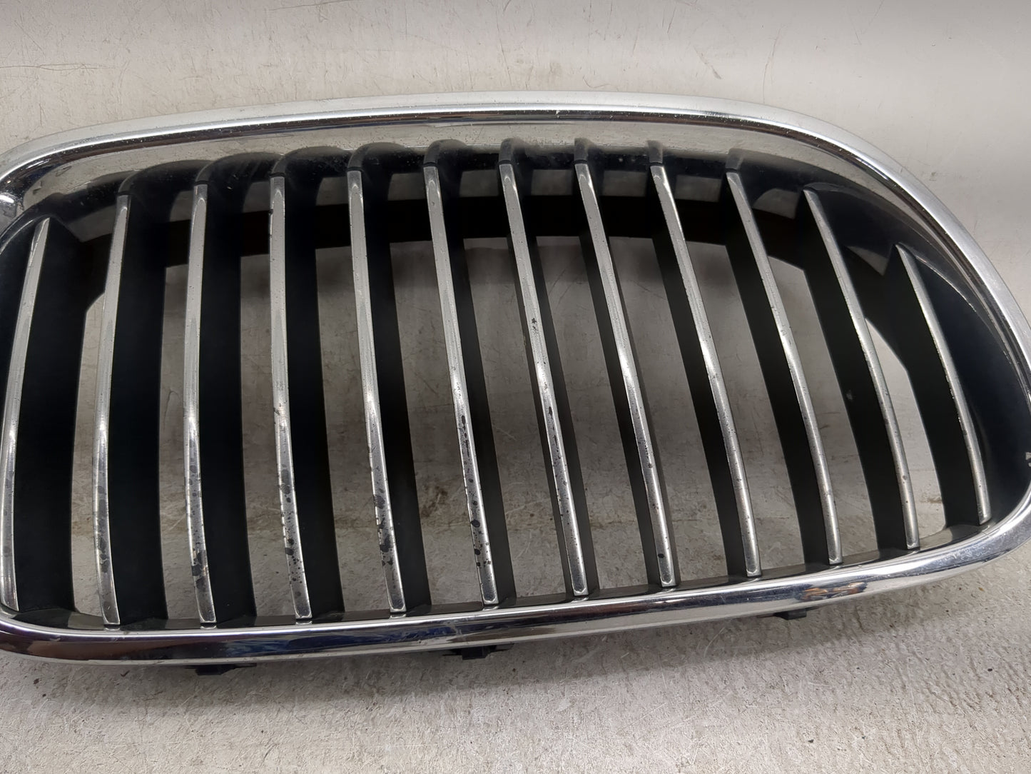 2011-2013 Bmw 528i Front Grille Bumper Not Included 1459988 - Oemusedautoparts1.com