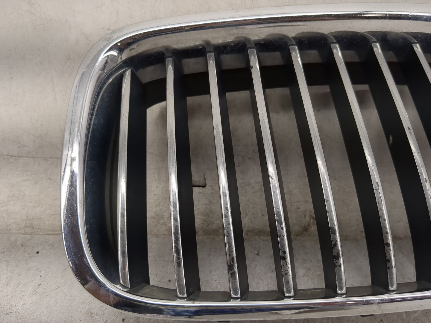 2011-2013 Bmw 528i Front Grille Bumper Not Included 1459988 - Oemusedautoparts1.com