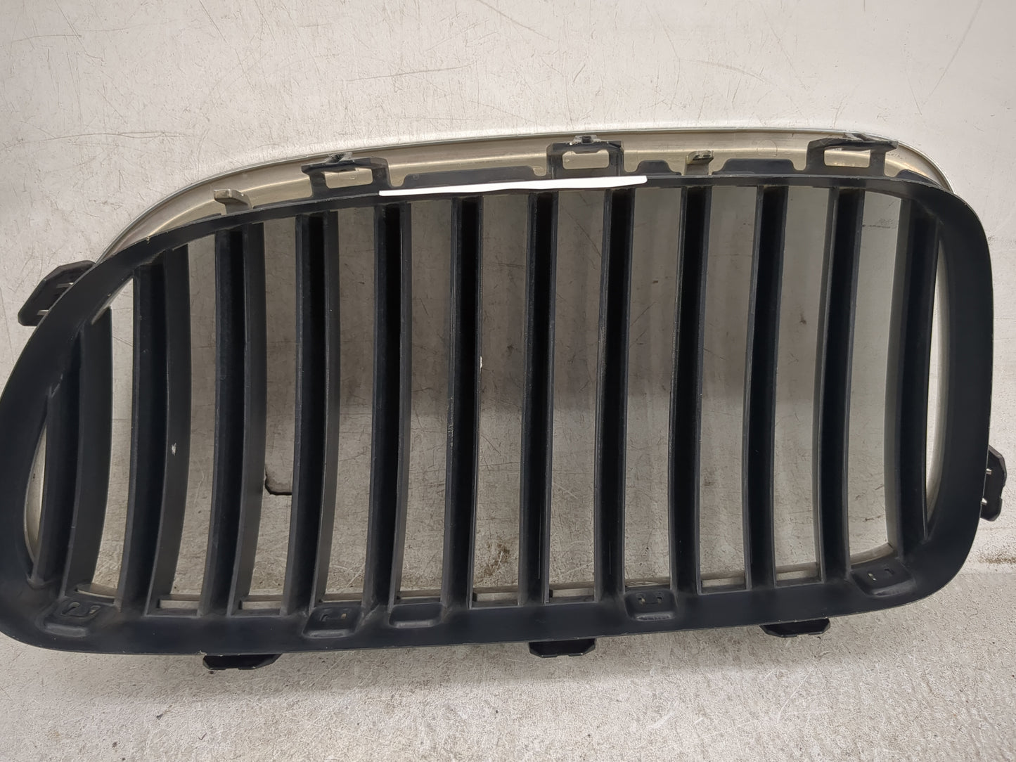 2011-2013 Bmw 528i Front Grille Bumper Not Included 1459988 - Oemusedautoparts1.com