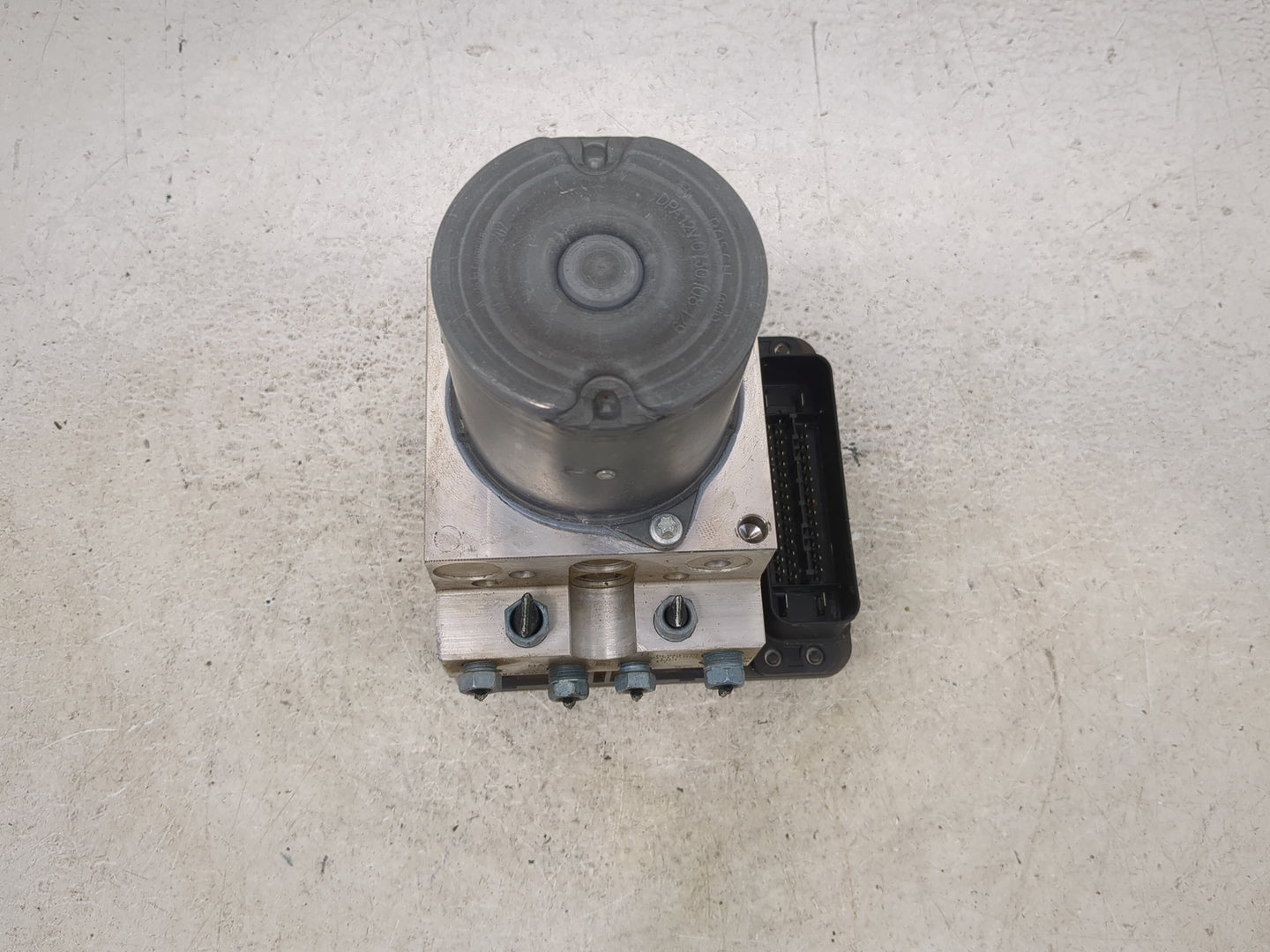 2011-2012 Bmw 528i ABS Pump Control Module Replacement P/N:34516856841-01 269587, 6856838, 0265943083 Fits Fits 2011 2012 OE