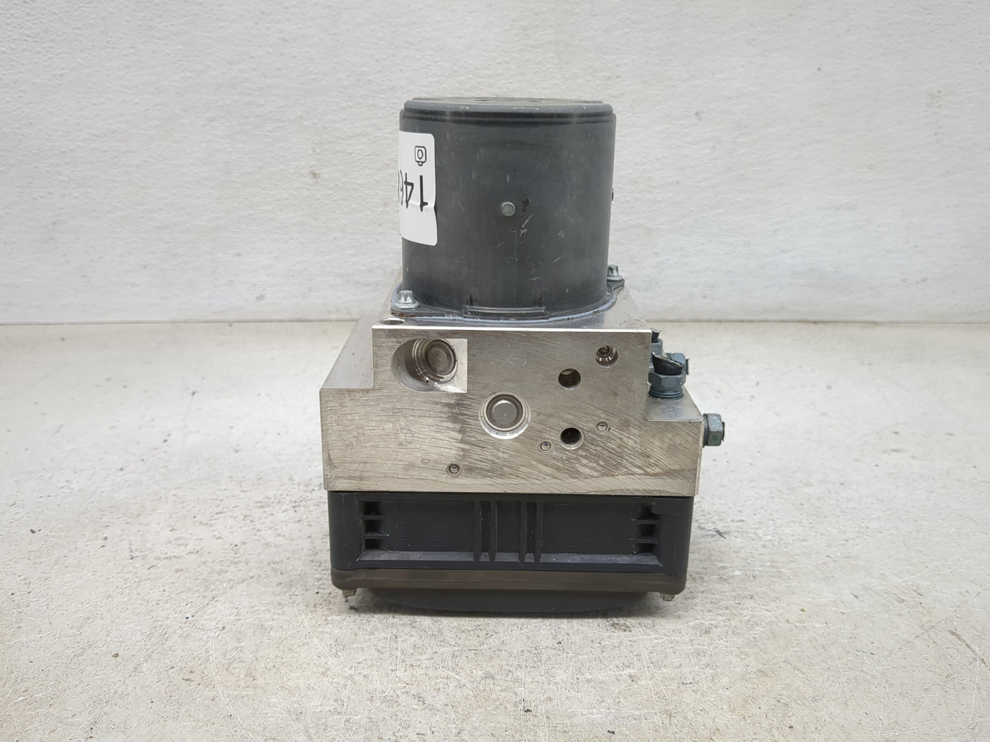 2011-2012 Bmw 528i ABS Pump Control Module Replacement P/N:34516856841-01 269587, 6856838, 0265943083 Fits Fits 2011 2012 OE