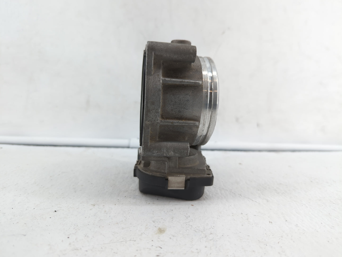 2008-2011 Bmw 528i Throttle Body P/N:7 556 118 1354 7556118 Fits Fits 2007 2008 2009 2010 2011 2012 2013 OEM Used Auto Parts