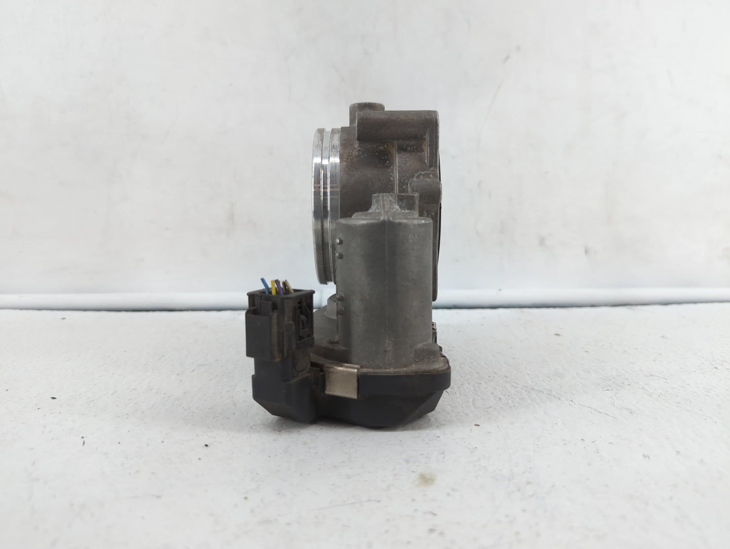 2008-2011 Bmw 528i Throttle Body P/N:7 556 118 1354 7556118 Fits Fits 2007 2008 2009 2010 2011 2012 2013 OEM Used Auto Parts