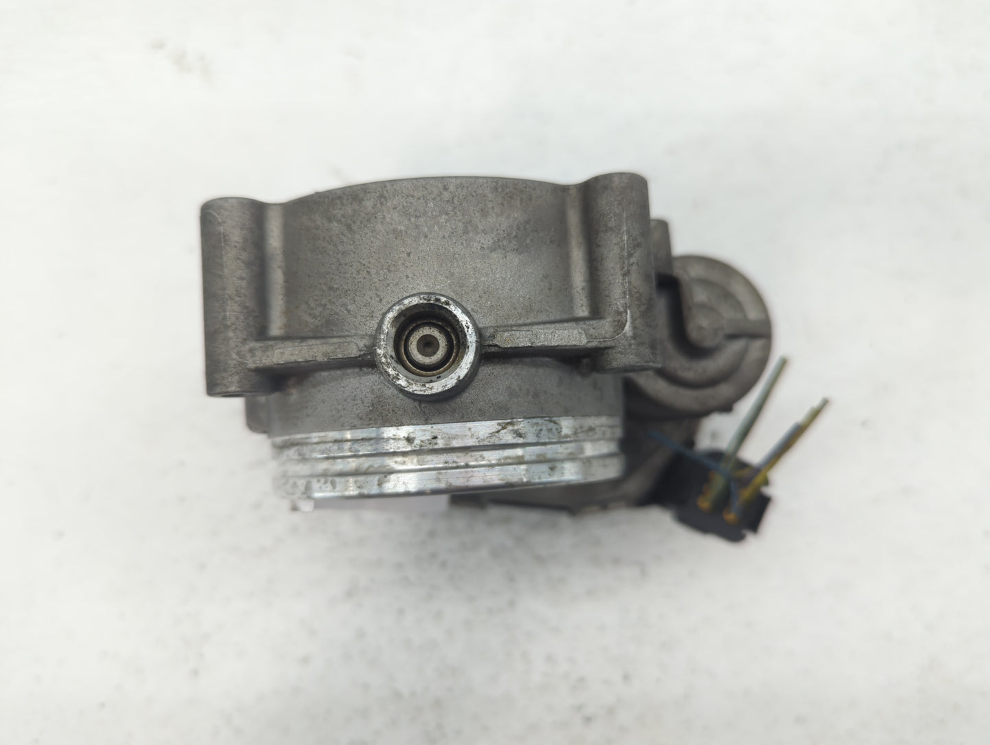 2008-2011 Bmw 528i Throttle Body P/N:1354 7556118 04 Fits Fits 2007 2008 2009 2010 2011 2012 2013 OEM Used Auto Parts - Oemu