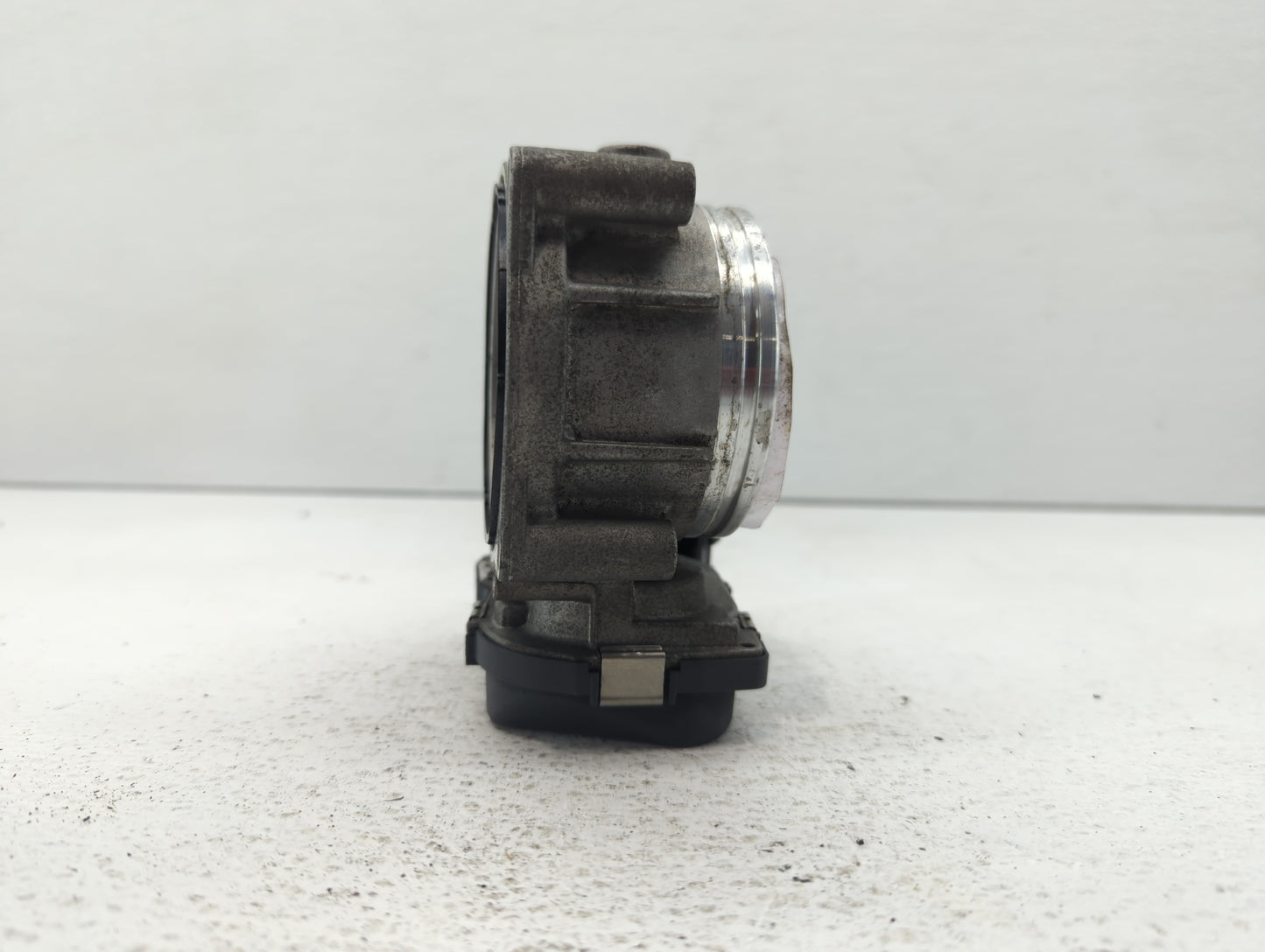 2008-2011 Bmw 528i Throttle Body P/N:1354 7556118 04 Fits Fits 2007 2008 2009 2010 2011 2012 2013 OEM Used Auto Parts - Oemu