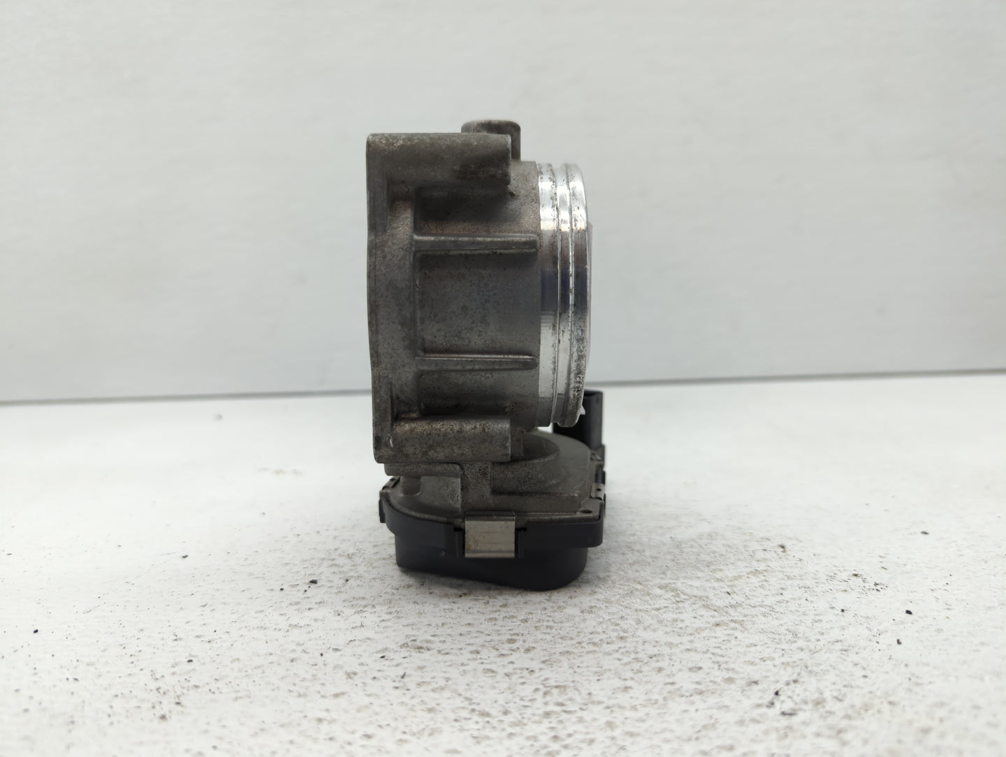 2008-2011 Bmw 528i Throttle Body P/N:1354 7556118-04 1354 7556118-03 Fits Fits 2007 2008 2009 2010 2011 2012 2013 OEM Used A