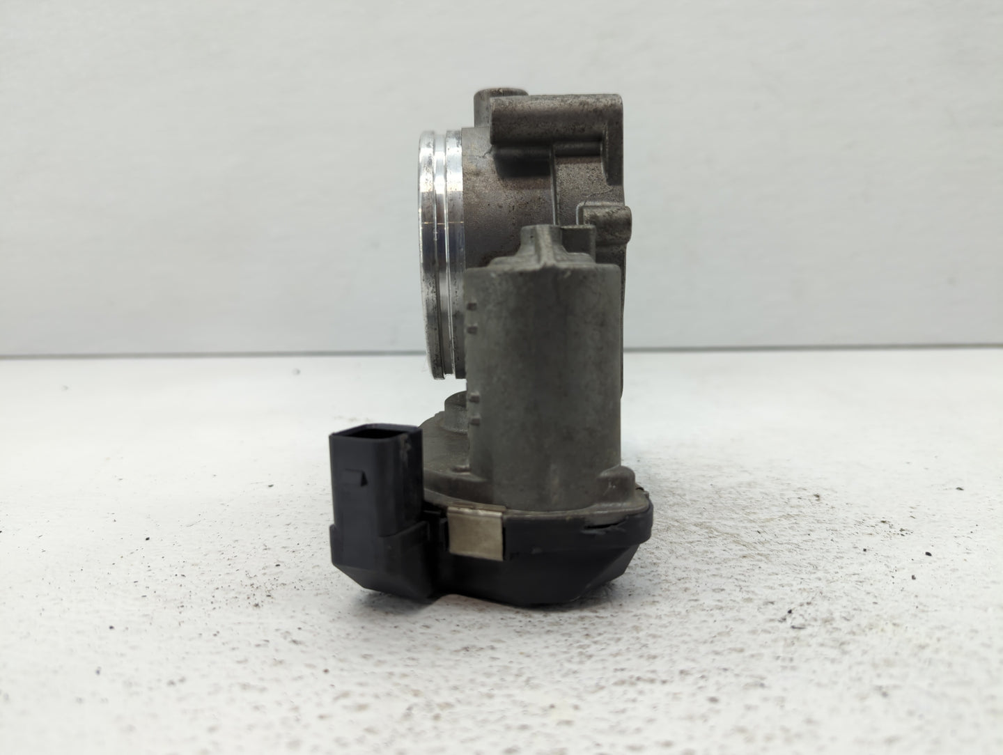 2008-2011 Bmw 528i Throttle Body P/N:1354 7556118-04 1354 7556118-03 Fits Fits 2007 2008 2009 2010 2011 2012 2013 OEM Used A