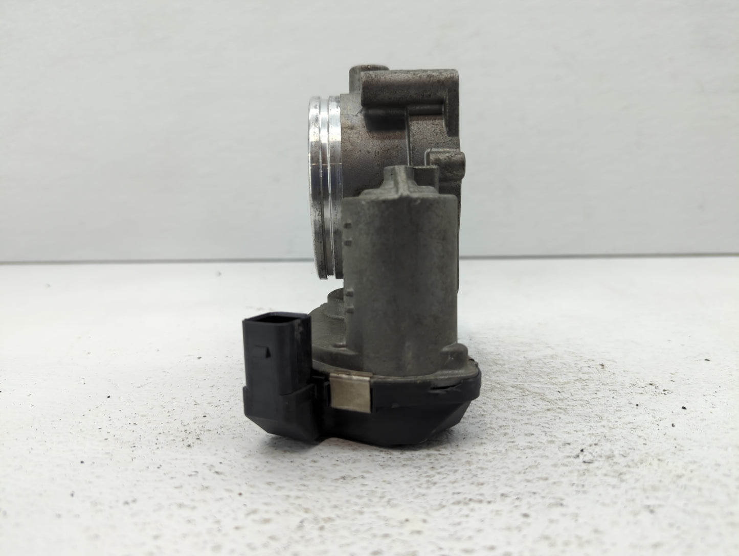 2008-2011 Bmw 528i Throttle Body P/N:1354 7556118-04 1354 7556118-03 Fits Fits 2007 2008 2009 2010 2011 2012 2013 OEM Used A