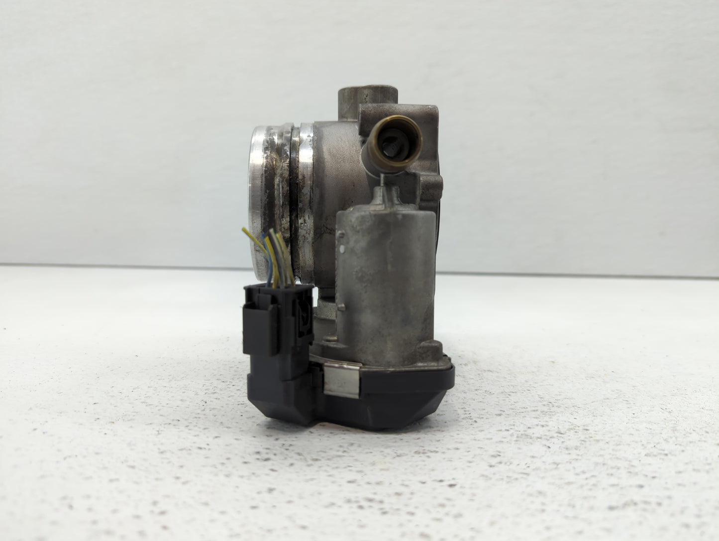 2010-2017 Bmw 535i Throttle Body P/N:1354 7597871-01 1354 7597871-03 Fits OEM Used Auto Parts - Oemusedautoparts1.com