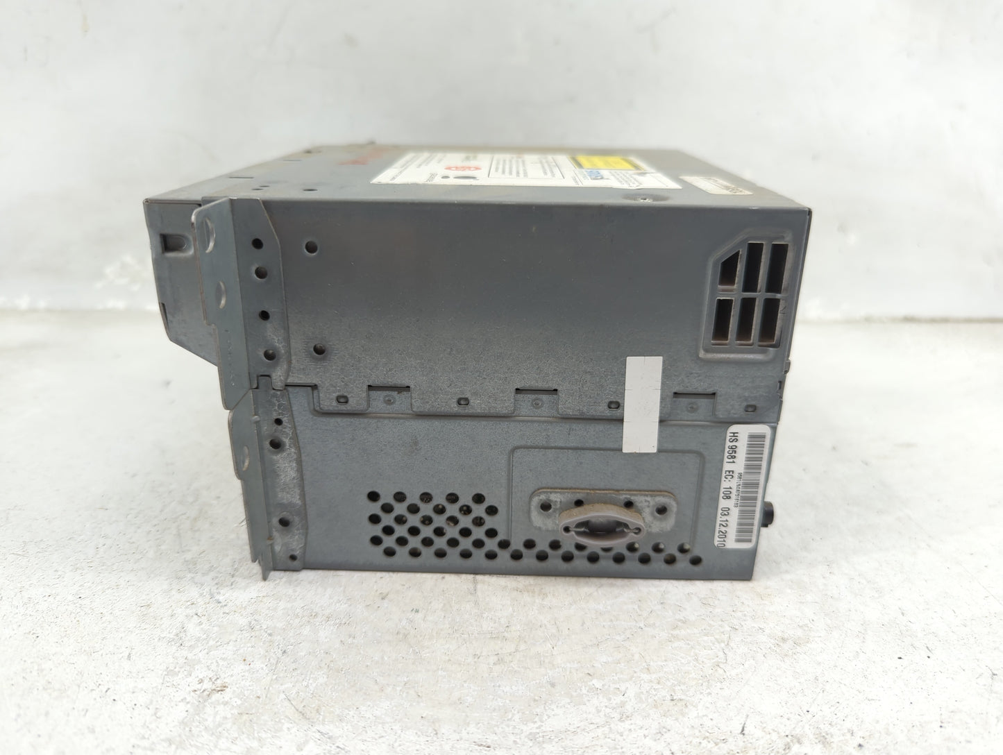 2011-2012 Bmw 550i Radio AM FM Cd Player Receiver Replacement P/N:9239158 01 Fits Fits 2010 2011 2012 OEM Used Auto Parts - 