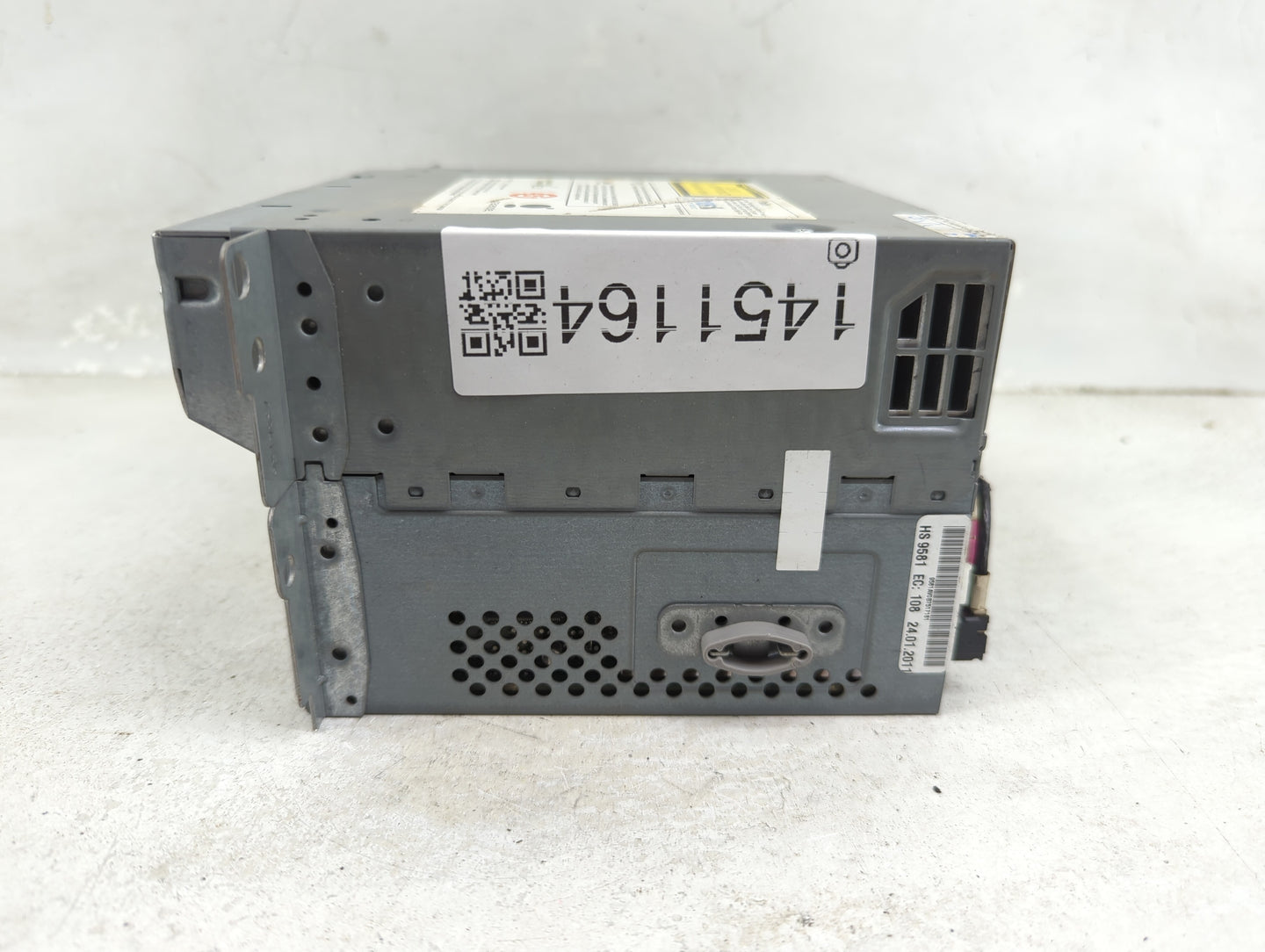 2011-2012 Bmw 740 Radio AM FM Cd Player Receiver Replacement P/N:9239157 HB9581 Fits Fits 2010 2011 2012 OEM Used Auto Parts