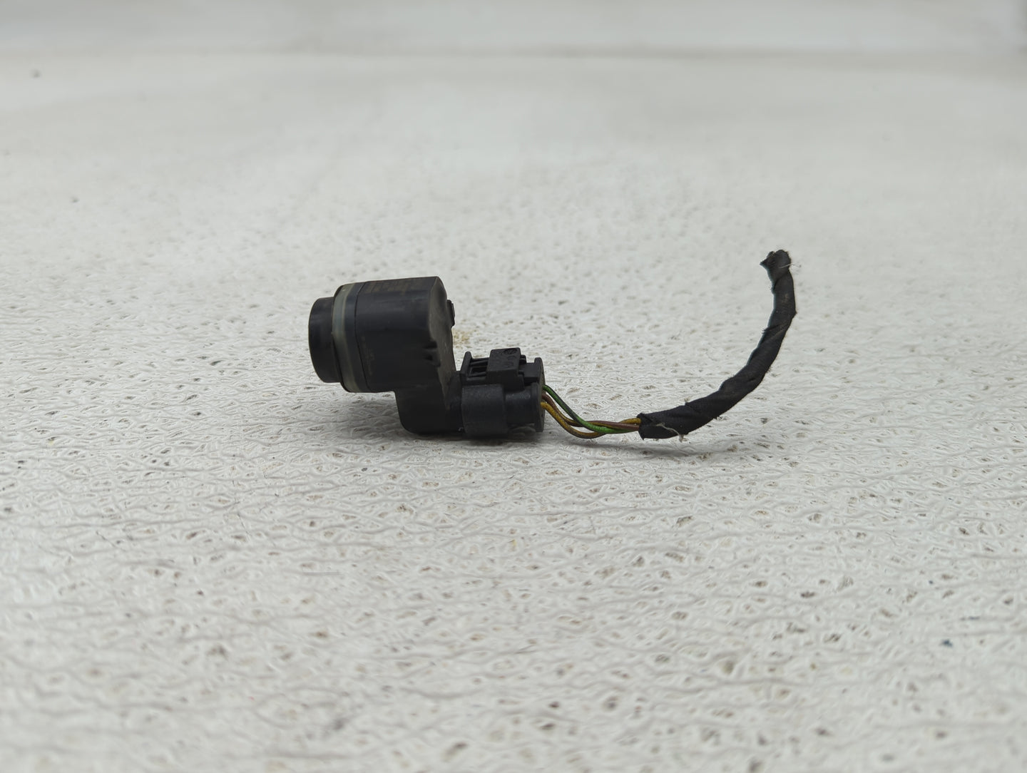2011 Bmw 740 Front Park Assist Sensor Black 1456975 - Oemusedautoparts1.com