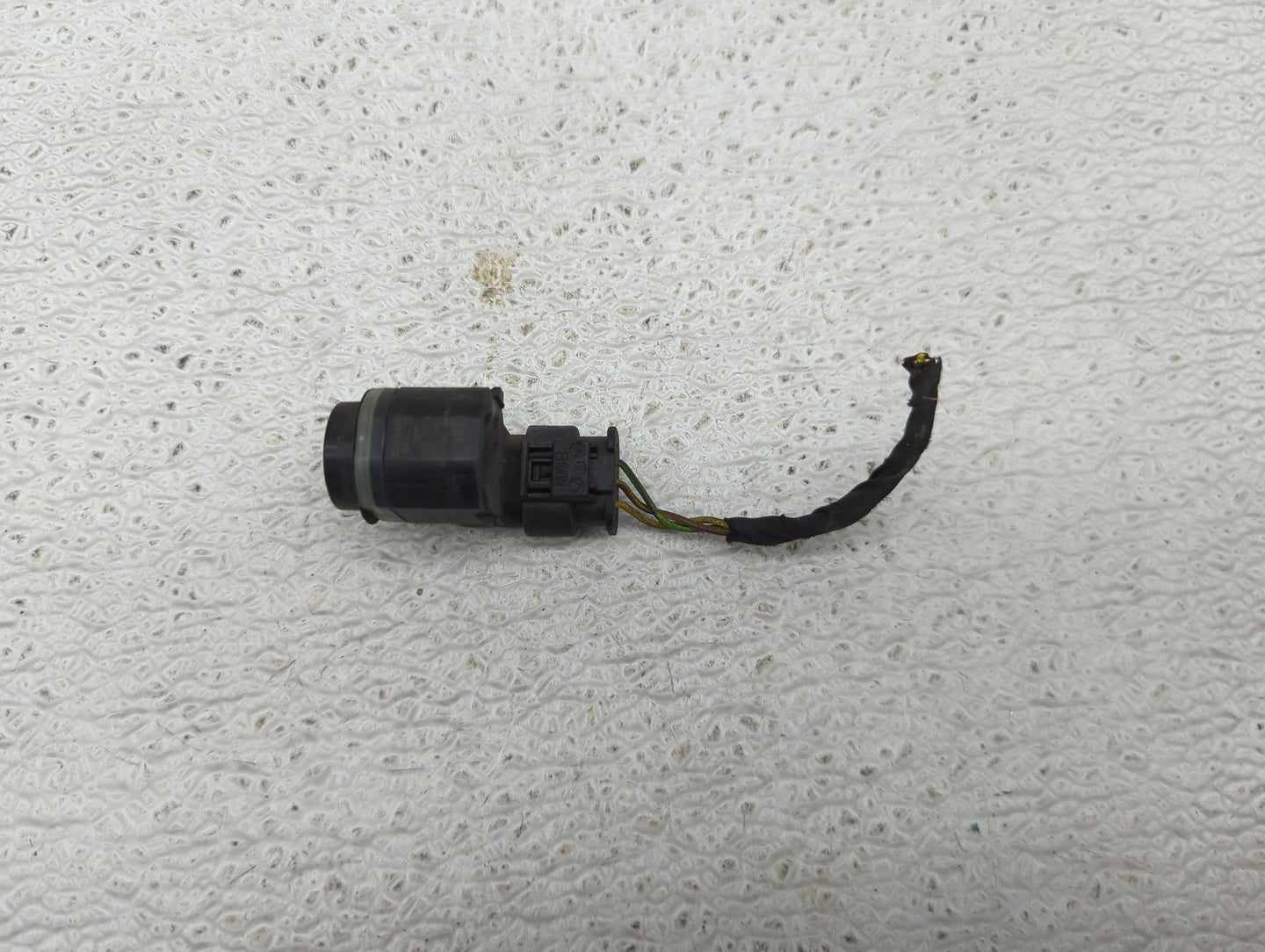 2011 Bmw 740 Front Park Assist Sensor Black 1456975 - Oemusedautoparts1.com