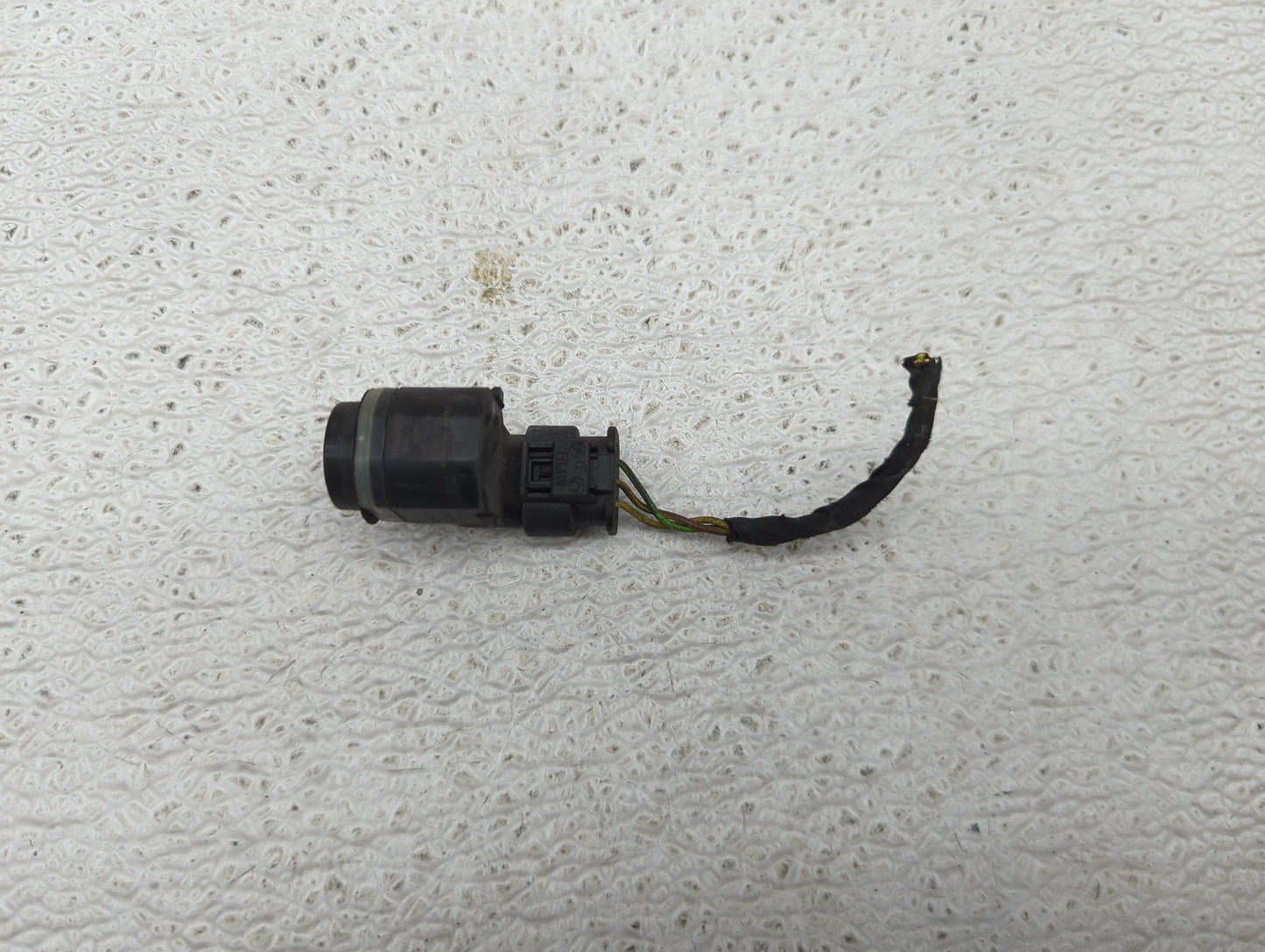 2011 Bmw 740 Front Park Assist Sensor Black 1456975 - Oemusedautoparts1.com