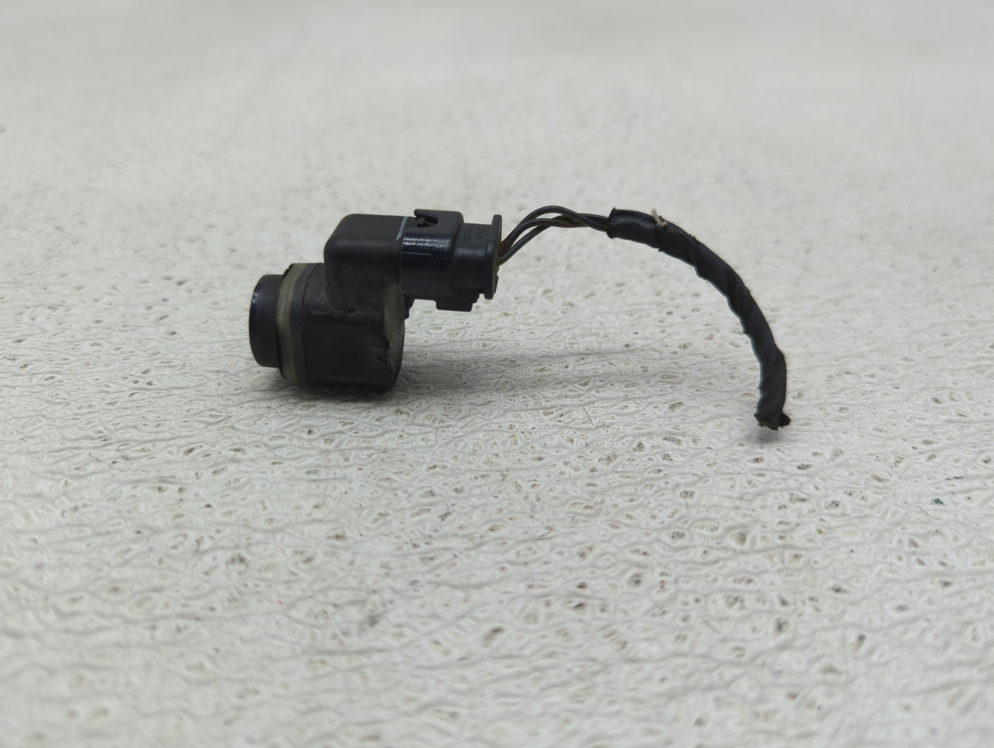 2011 Bmw 740 Front Park Assist Sensor Black 1456975 - Oemusedautoparts1.com