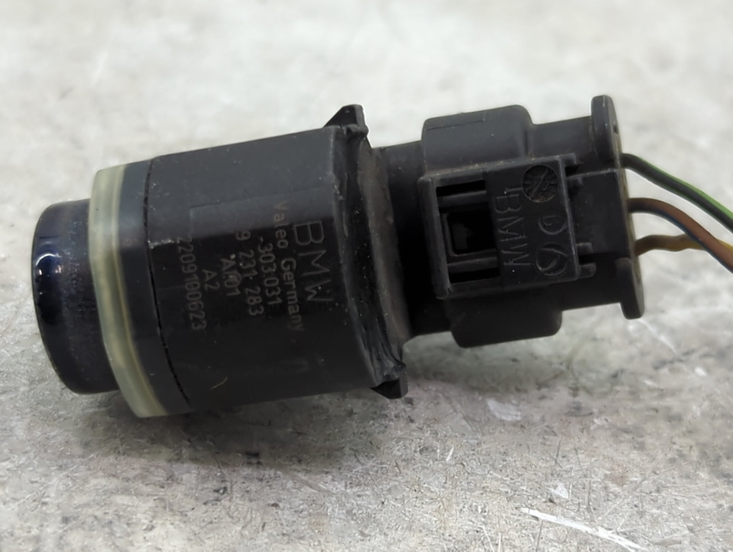 2011 Bmw 740 Front Park Assist Sensor Black - Oemusedautoparts1.com